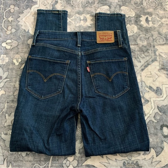 Levi’s Dark Wash High Rise Skinny Size 26 - Picture 3 of 5